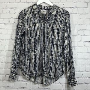 Holding horses top long sleeves
